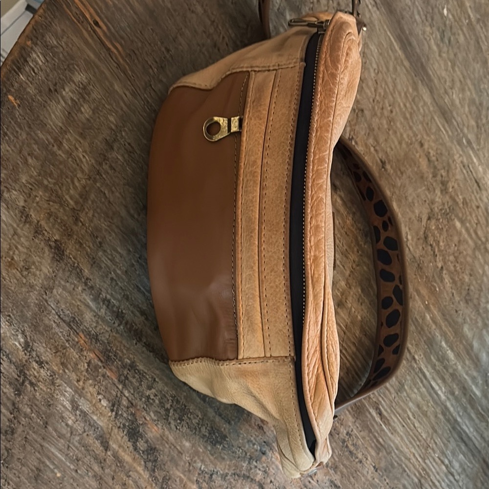 Tan and Brown Leather Crossbody Bag rare Parker Thatch Bag